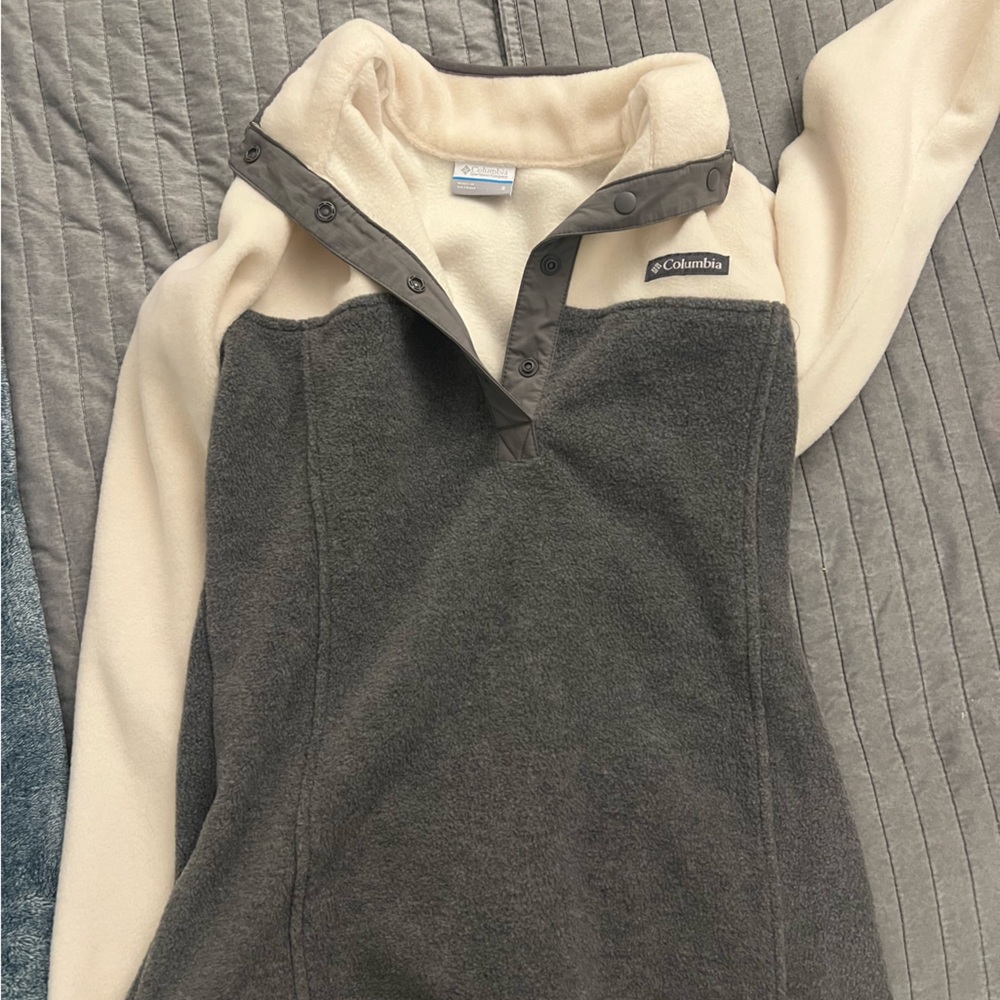 Columbia Cream and Gray Fleece Vest